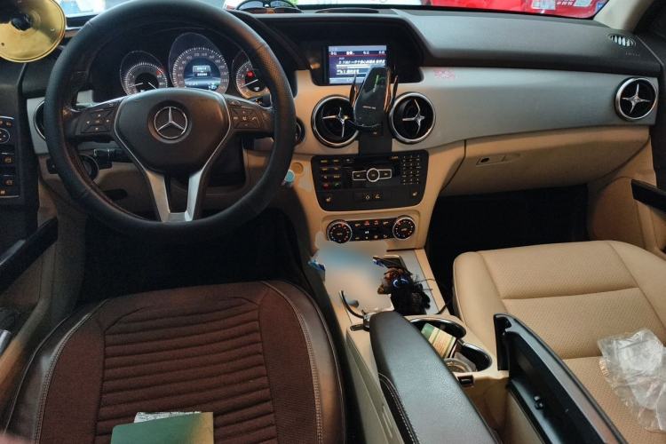 Used Mercedes-Benz GLK-Class 2013 GLK 300 4MATIC Dynamic Edition Center Console