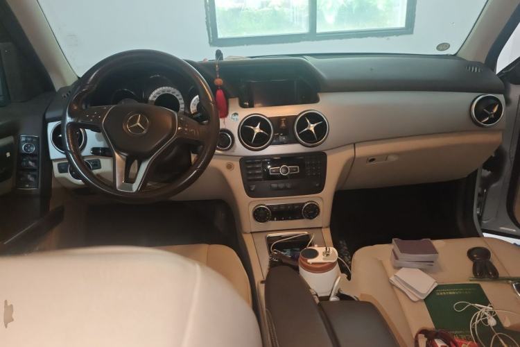 Used Mercedes-Benz GLK-Class 2013 GLK 300 4MATIC Dynamic Edition Center Console