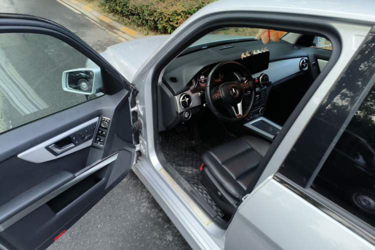 Used Mercedes-Benz GLK-Class 2013 Facelift GLK 300 4MATIC Fashion Edition Driver Seat