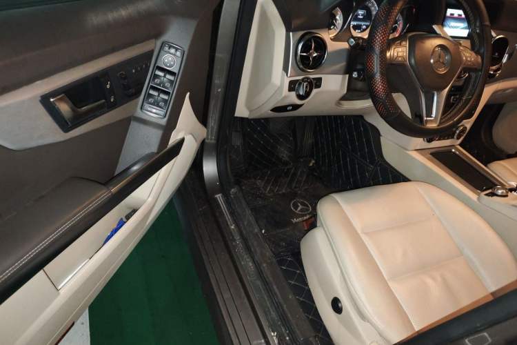 Used Mercedes-Benz GLK-Class 2013 GLK 300 4MATIC Dynamic Edition Driver Seat