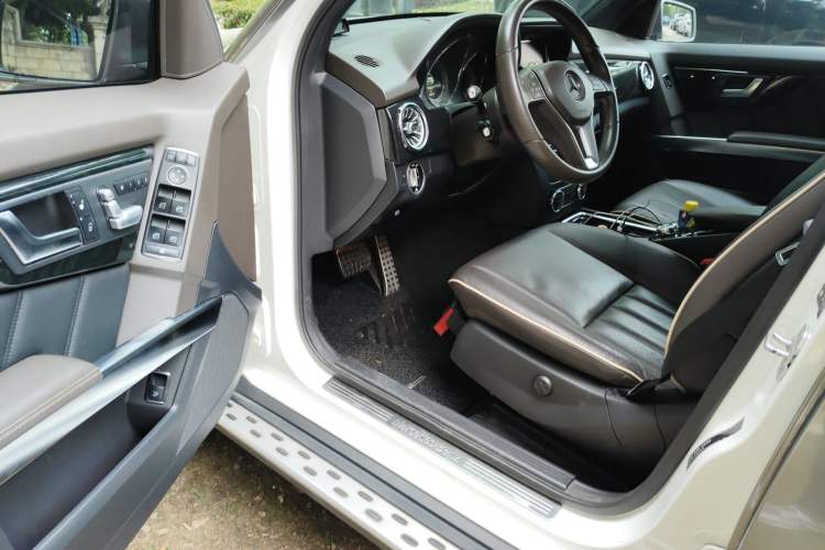 Used Mercedes-Benz GLK-Class 2013 GLK 300 4MATIC Luxury Model Driver Seat