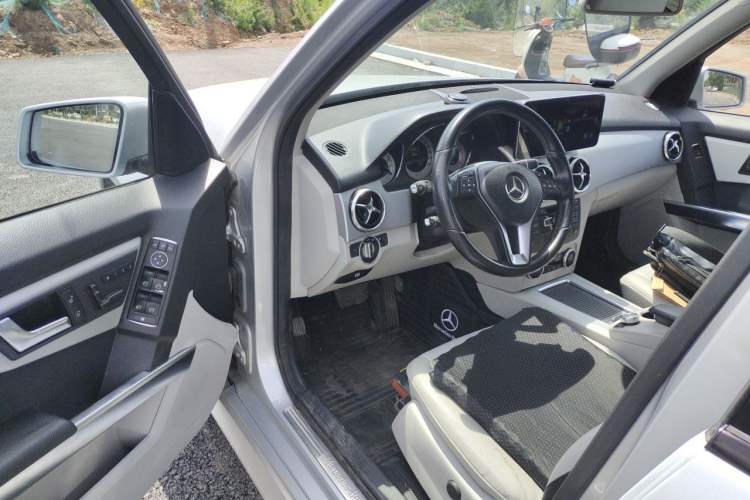Used Mercedes-Benz GLK-Class 2013 GLK 300 4MATIC Dynamic Edition Driver Seat