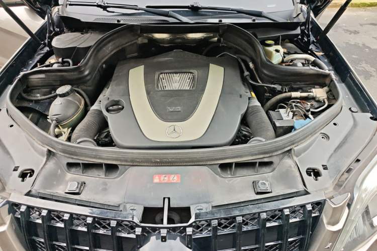 Used Mercedes-Benz GLK-Class 2013 GLK 300 4MATIC Fashion Model Engine Bay