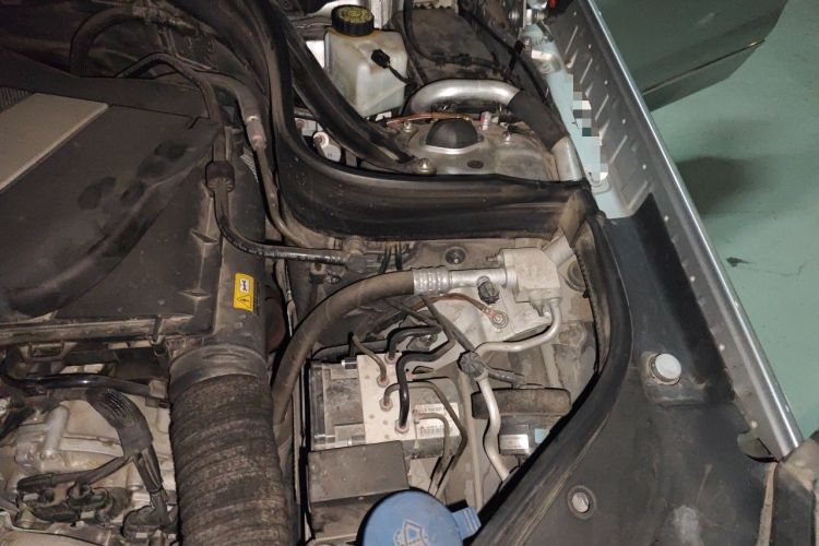 Used Mercedes-Benz GLK-Class 2013 GLK 300 4MATIC Dynamic Sunroof Model Engine Bay Left