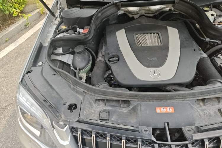 Used Mercedes-Benz GLK-Class 2013 GLK 300 4MATIC Fashion Model Engine Bay Right