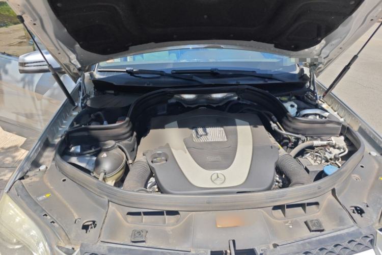 Used Mercedes-Benz GLK-Class 2013 GLK 300 4MATIC Fashion Model Engine Bay