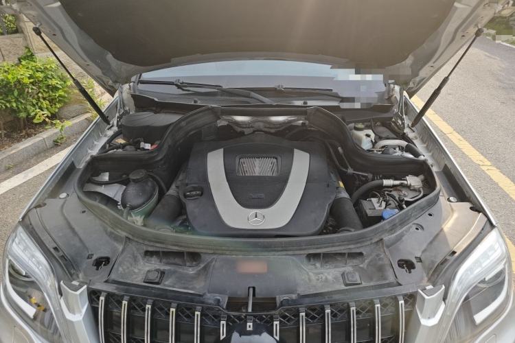 Used Mercedes-Benz GLK-Class 2013 GLK 300 4MATIC Fashion Model Engine Bay