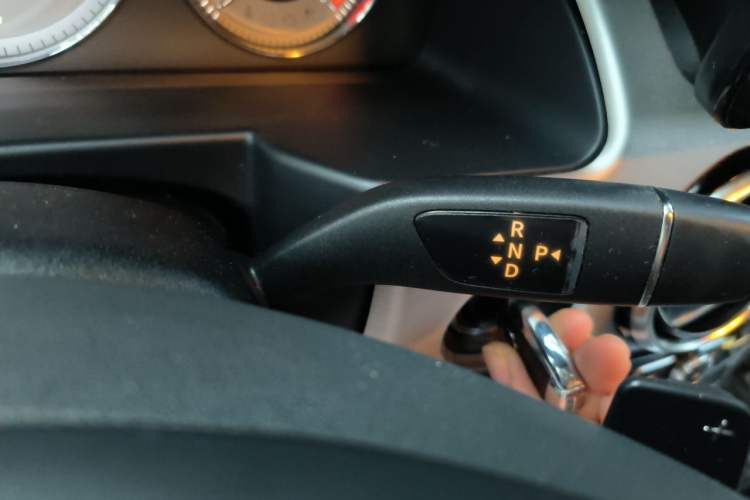 Used Mercedes-Benz GLK-Class 2013 Facelift GLK 300 4MATIC Fashion Edition Gear Lever