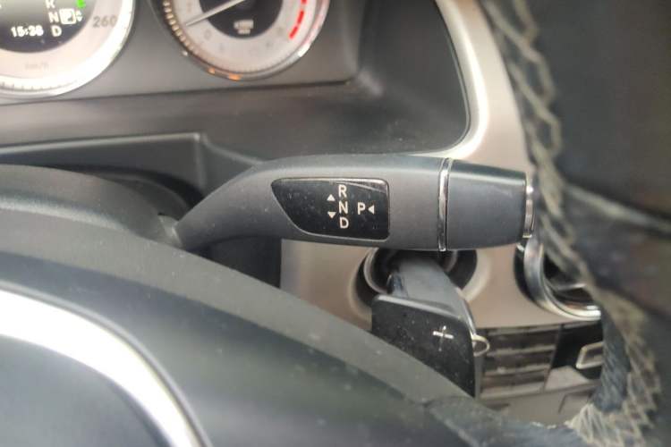 Used Mercedes-Benz GLK-Class 2013 Facelift GLK 300 4MATIC Fashion Edition Gear Lever