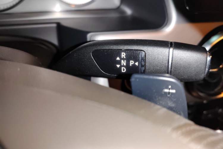 Used Mercedes-Benz GLK-Class 2013 GLK 300 4MATIC Dynamic Edition Gear Lever