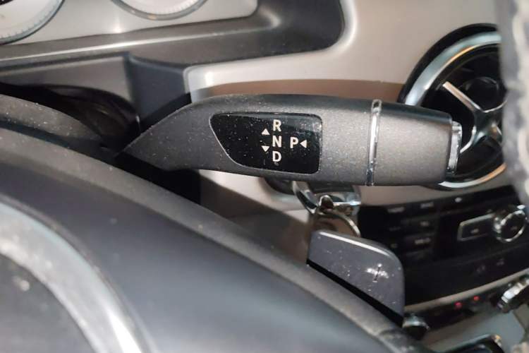 Used Mercedes-Benz GLK-Class 2013 GLK 300 4MATIC Dynamic Edition Gear Lever