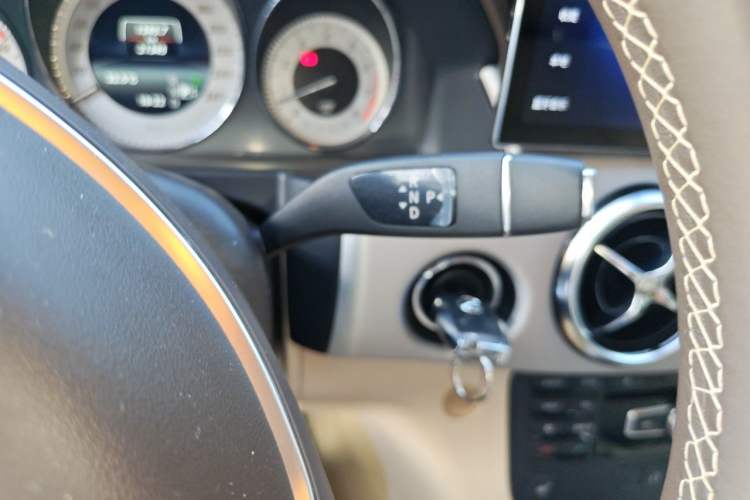 Used Mercedes-Benz GLK-Class 2013 GLK 300 4MATIC Dynamic Sunroof Model Gear Lever