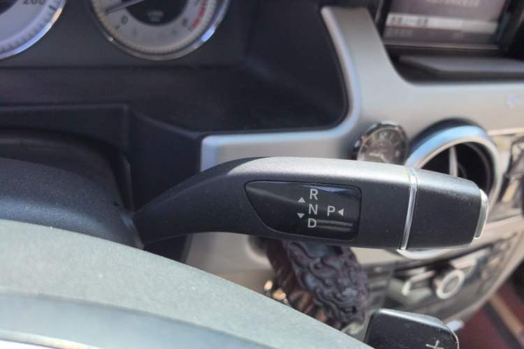 Used Mercedes-Benz GLK-Class 2013 GLK 300 4MATIC Dynamic Edition Gear Lever