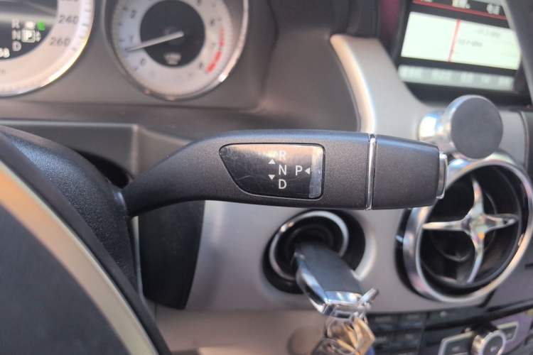 Used Mercedes-Benz GLK-Class 2013 GLK 300 4MATIC Fashion Model Gear Lever