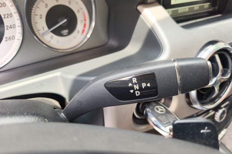 Used Mercedes-Benz GLK-Class 2013 GLK 300 4MATIC Dynamic Edition Gear Lever