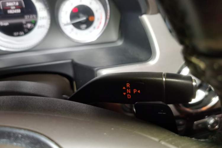 Used Mercedes-Benz GLK-Class 2013 GLK 300 4MATIC Dynamic Edition Gear Lever