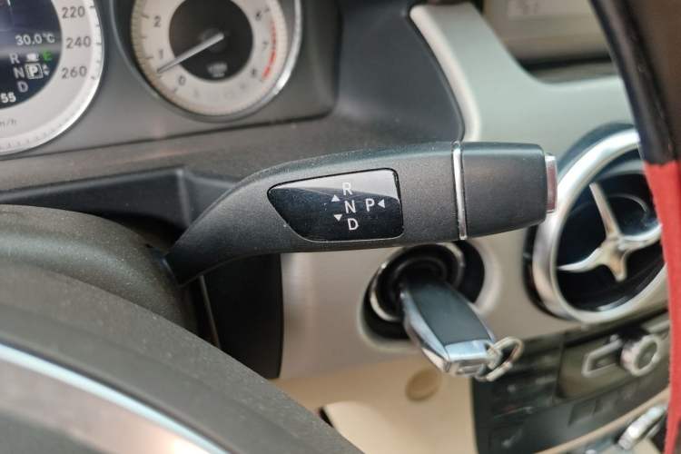 Used Mercedes-Benz GLK-Class 2013 GLK 300 4MATIC Dynamic Edition Gear Lever