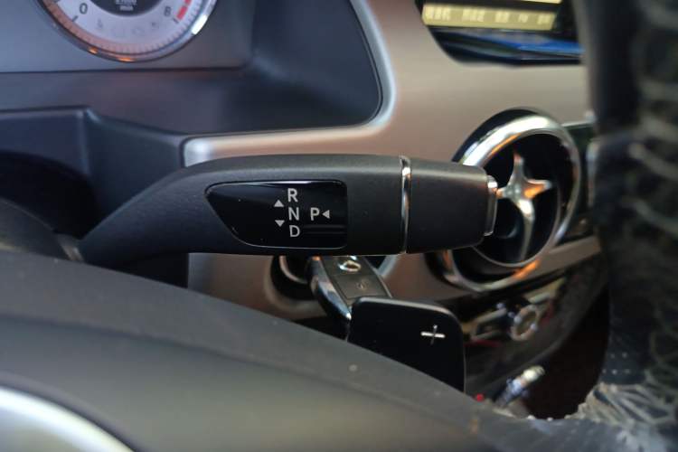 Used Mercedes-Benz GLK-Class 2013 GLK 300 4MATIC Dynamic Edition Gear Lever