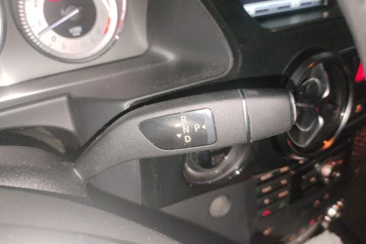 Used Mercedes-Benz GLK-Class 2013 GLK 300 4MATIC Luxury Model Gear Lever