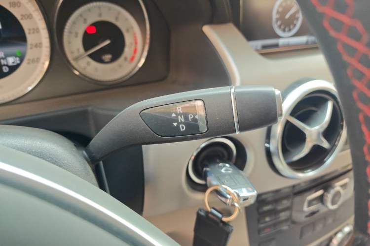 Used Mercedes-Benz GLK-Class 2013 GLK 300 4MATIC Dynamic Sunroof Model Gear Lever