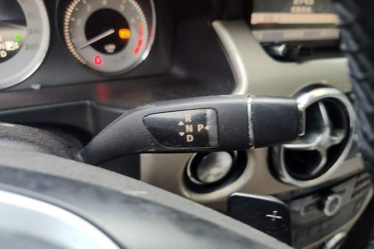 Used Mercedes-Benz GLK-Class 2013 Facelift GLK 300 4MATIC Fashion Edition Gear Lever