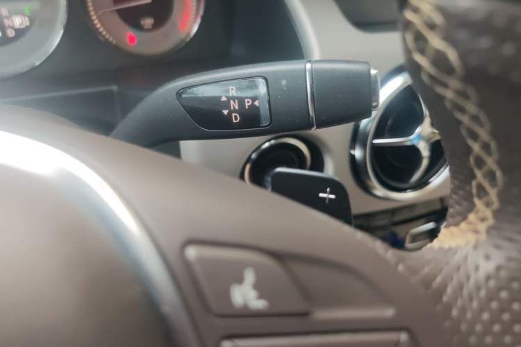 Used Mercedes-Benz GLK-Class 2013 GLK 300 4MATIC Dynamic Sunroof Model Gear Lever