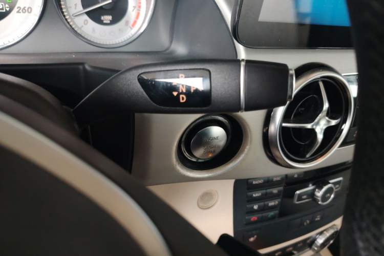 Used Mercedes-Benz GLK-Class 2013 Facelift GLK 300 4MATIC Fashion Edition Gear Lever