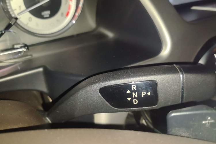 Used Mercedes-Benz GLK-Class 2013 GLK 300 4MATIC Fashion Model Gear Lever
