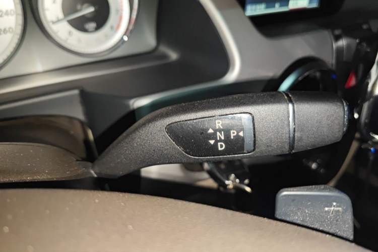 Used Mercedes-Benz GLK-Class 2013 GLK 300 4MATIC Dynamic Sunroof Model Gear Lever
