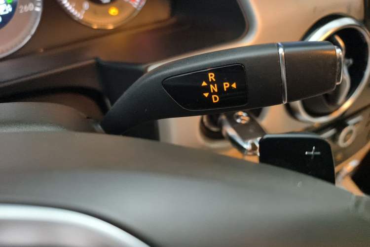 Used Mercedes-Benz GLK-Class 2013 GLK 300 4MATIC Dynamic Edition Gear Lever