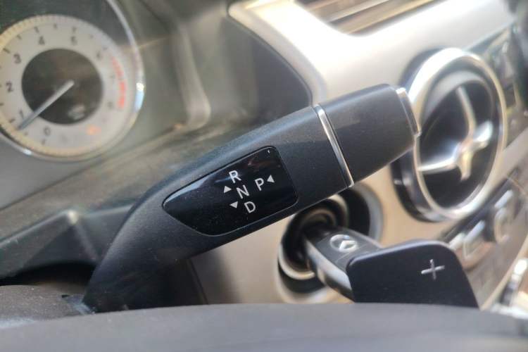 Used Mercedes-Benz GLK-Class 2013 GLK 300 4MATIC Dynamic Edition Gear Lever
