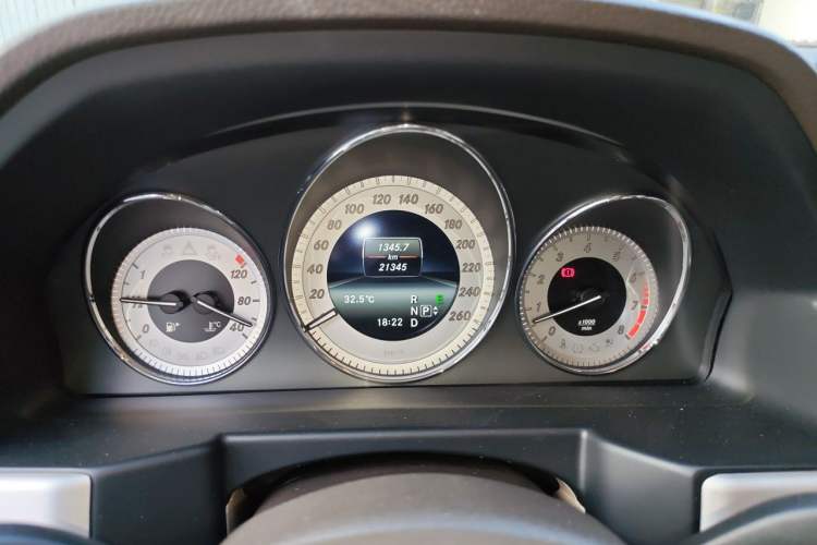 Used Mercedes-Benz GLK-Class 2013 GLK 300 4MATIC Dynamic Sunroof Model Instrument Cluster