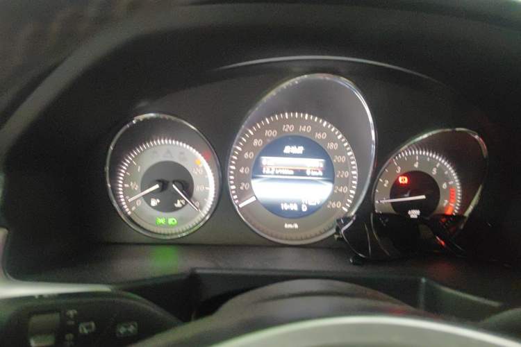 Used Mercedes-Benz GLK-Class 2013 GLK 300 4MATIC Dynamic Sunroof Model Instrument Cluster
