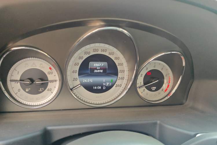 Used Mercedes-Benz GLK-Class 2013 GLK 300 4MATIC Dynamic Sunroof Model Instrument Cluster