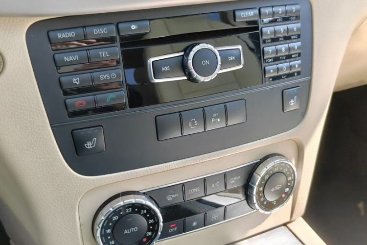 Used Mercedes-Benz GLK-Class 2013 GLK 300 4MATIC Fashion Model Interior 2