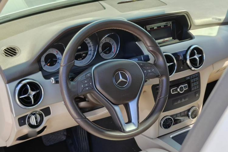 Used Mercedes-Benz GLK-Class 2013 GLK 300 4MATIC Fashion Model Interior 3