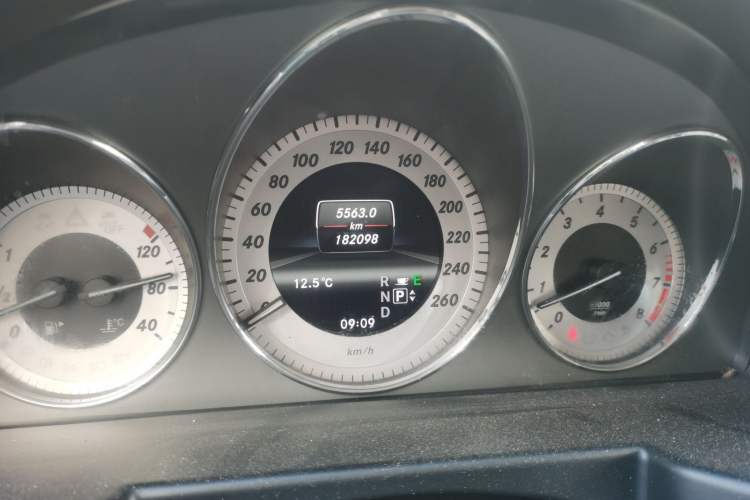 Used Mercedes-Benz GLK-Class 2013 GLK 300 4MATIC Dynamic Edition Odometer Close Up