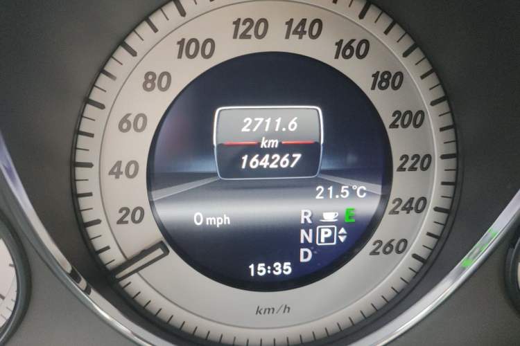 Used Mercedes-Benz GLK-Class 2013 GLK 300 4MATIC Fashion Model Odometer Close Up