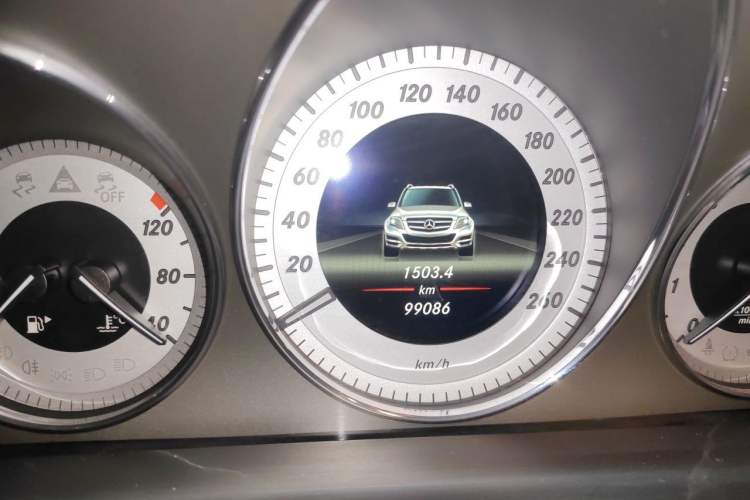 Used Mercedes-Benz GLK-Class 2013 GLK 300 4MATIC Dynamic Edition Odometer Close Up