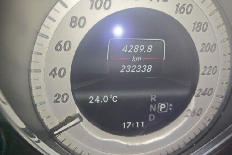 Used Mercedes-Benz GLK-Class 2013 GLK 300 4MATIC Dynamic Edition Odometer Close Up