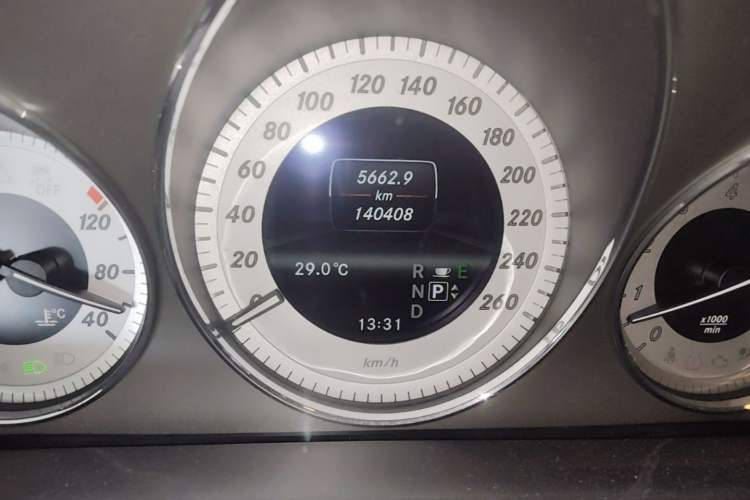 Used Mercedes-Benz GLK-Class 2013 GLK 300 4MATIC Dynamic Edition Odometer Close Up