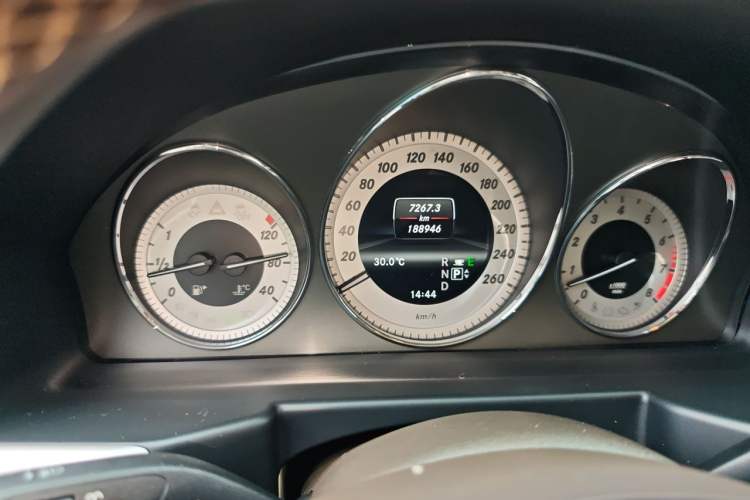 Used Mercedes-Benz GLK-Class 2013 GLK 300 4MATIC Fashion Model Odometer Close Up