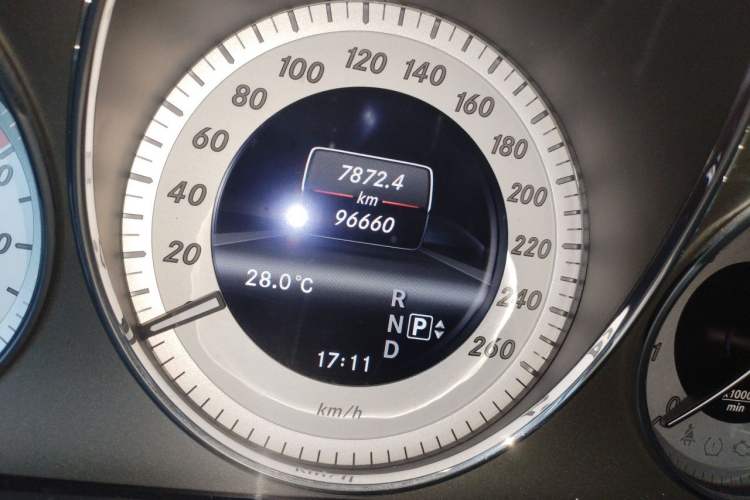 Used Mercedes-Benz GLK-Class 2013 GLK 300 4MATIC Fashion Model Odometer Close Up