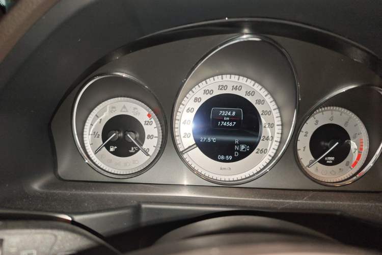 Used Mercedes-Benz GLK-Class 2013 GLK 300 4MATIC Dynamic Edition Odometer Close Up