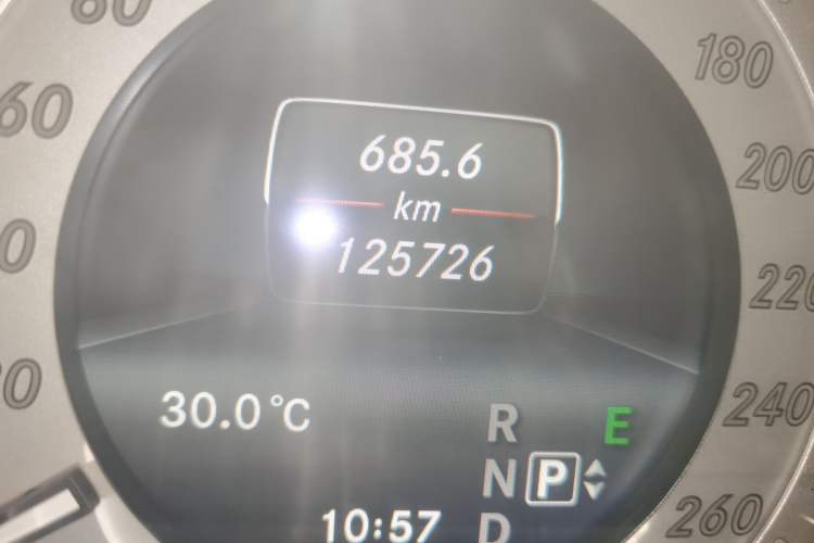 Used Mercedes-Benz GLK-Class 2013 GLK 300 4MATIC Dynamic Sunroof Model Odometer Close Up
