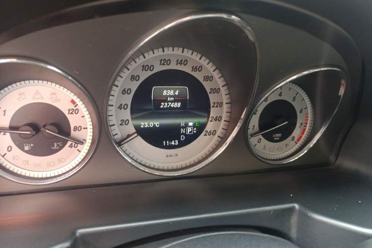 Used Mercedes-Benz GLK-Class 2013 GLK 300 4MATIC Fashion Model Odometer Close Up