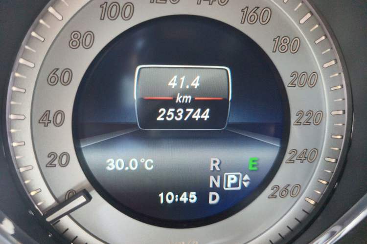Used Mercedes-Benz GLK-Class 2013 GLK 300 4MATIC Dynamic Edition Odometer Close Up