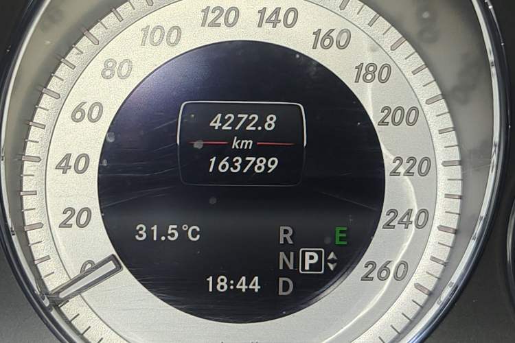 Used Mercedes-Benz GLK-Class 2013 GLK 300 4MATIC Dynamic Sunroof Model Odometer Close Up