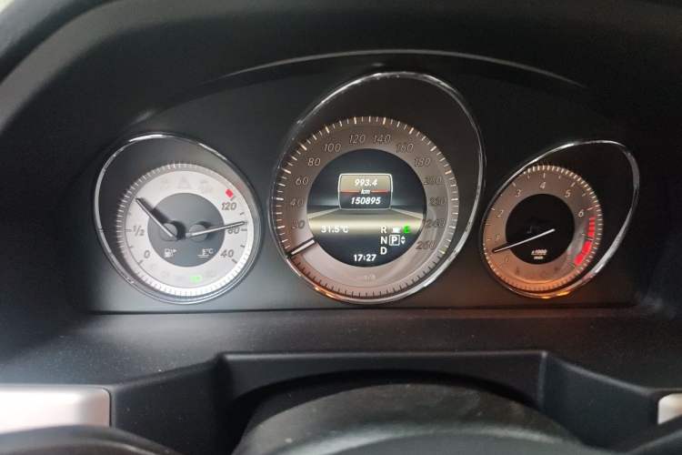 Used Mercedes-Benz GLK-Class 2013 GLK 300 4MATIC Fashion Model Odometer Close Up