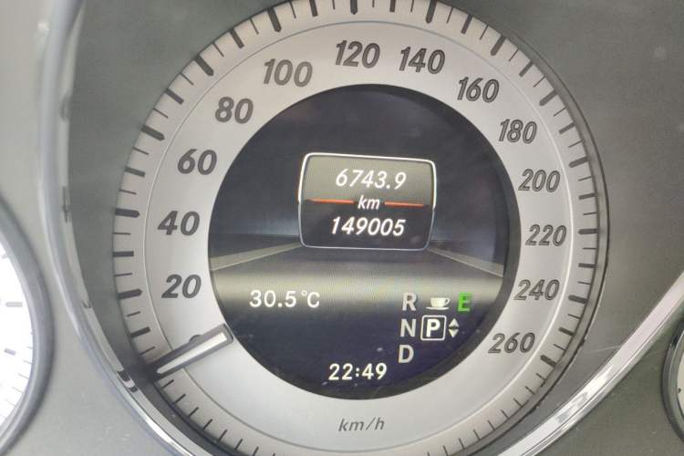 Used Mercedes-Benz GLK-Class 2013 GLK 300 4MATIC Dynamic Edition Odometer Close Up